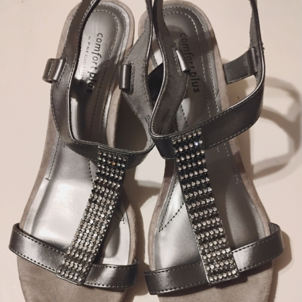 Comfort Plus by Predictions Silver Sandals with T-Strap Design
